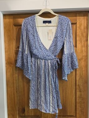 FRANCESCA'S Blue Rain Blue & White Floral Stripe Wrap Mini Dress